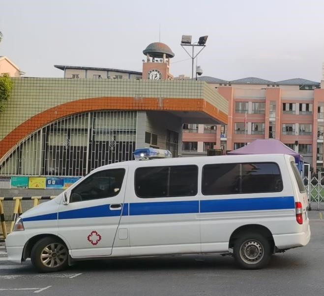 蚌山救护车出租护送骨折病人一公里多少钱